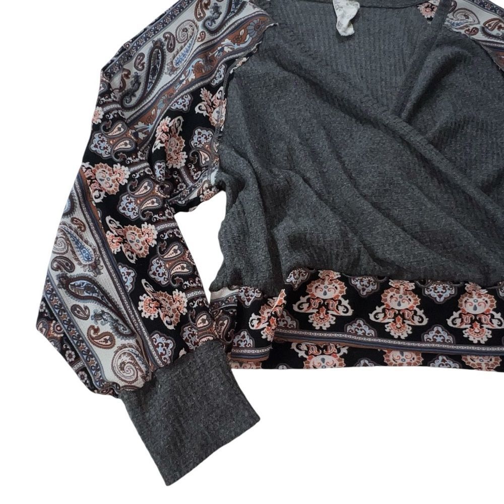 Blu Pepper Faux Wrap Pullover Shirt Medium Long Sleeves Paisley - Picture 3 of 9
